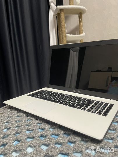 Ноутбук asus белый