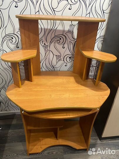 Компьютерный стол