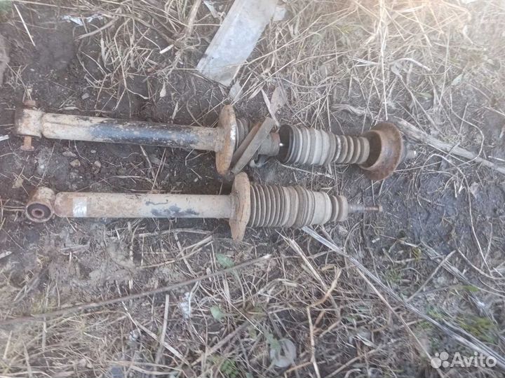 Амортизатор задний Volkswagen Jetta 2