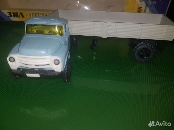 Модель грузовика ЗИЛ 130В1 с полуприцепом одаз-885