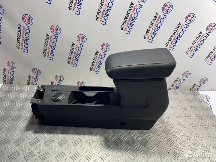 Подлокотник Renault Arkana