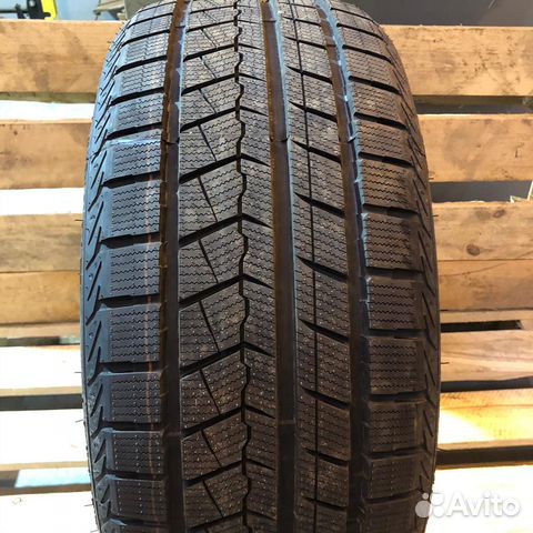 Roadmarch Snowrover 868 235/55 R19 105H