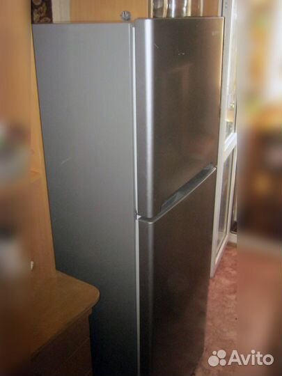 Холодильник Daewoo FR-241, двухкамерный