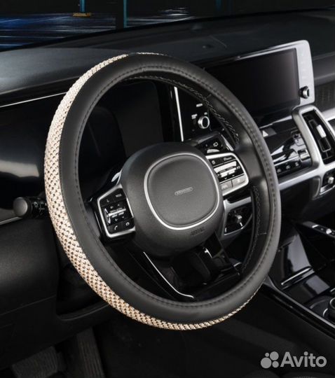 Оплетка на руль со стразами