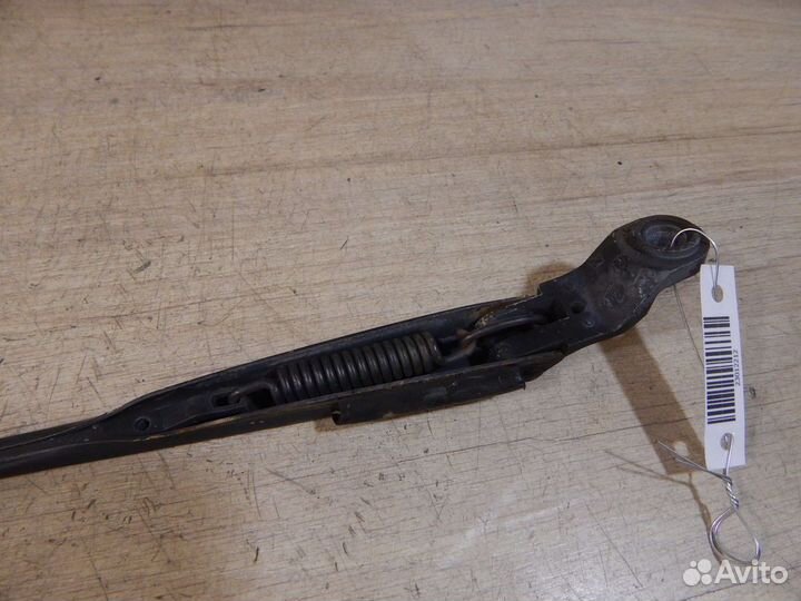 Поводок дворника левый Mercedes Vito 638