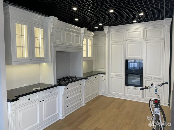Кухонный гарнитур выставочный образец