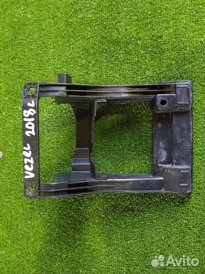 Кронштейн решетки радиатора Honda Vezel RU