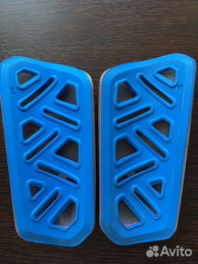 Футбольные щитки