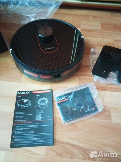 Продаю робот-пылесос garlyn SR-800 Max