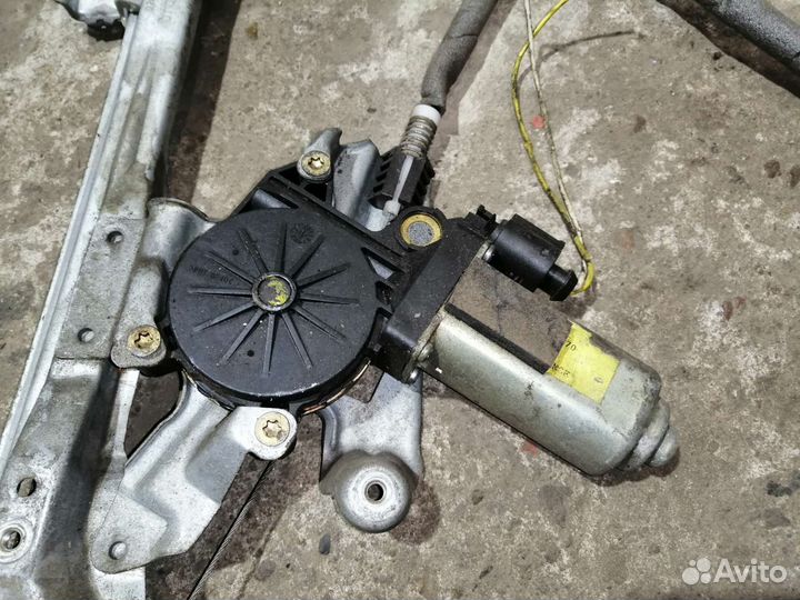 Стеклоподьемник на трехдверку Форд Фокус 1