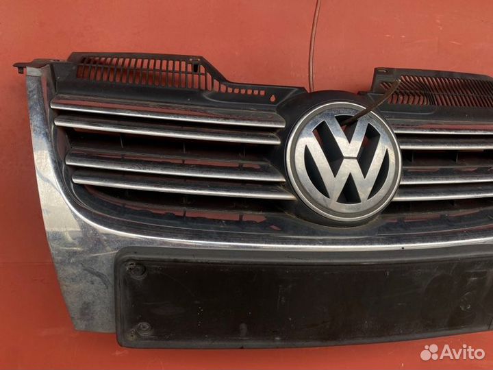 Решетка радиатора Vw Jetta седан BXE 2006