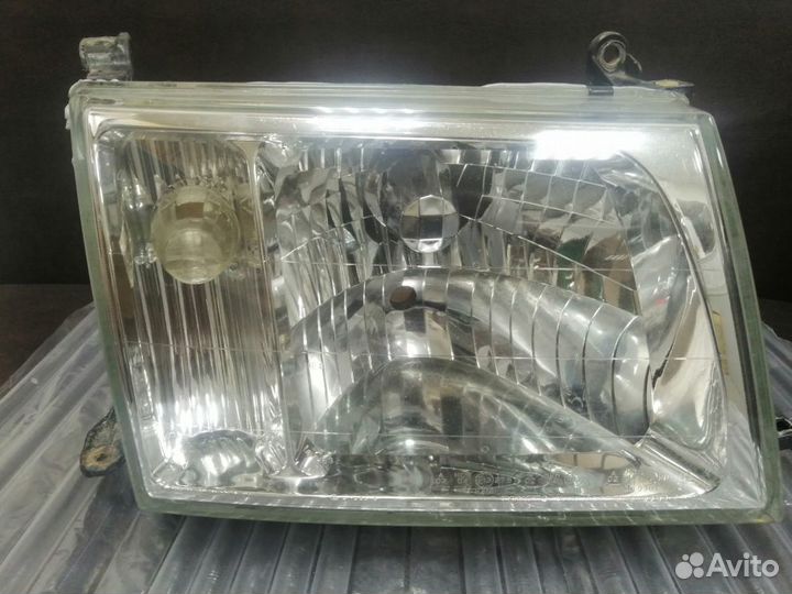 Фары для toyota LC100 оригинал