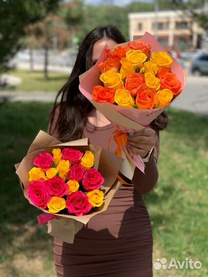 15 ярких роз в букете цветов с доставкой