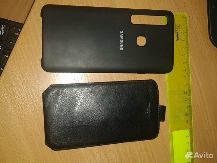 Чехол и зарядка на телефон