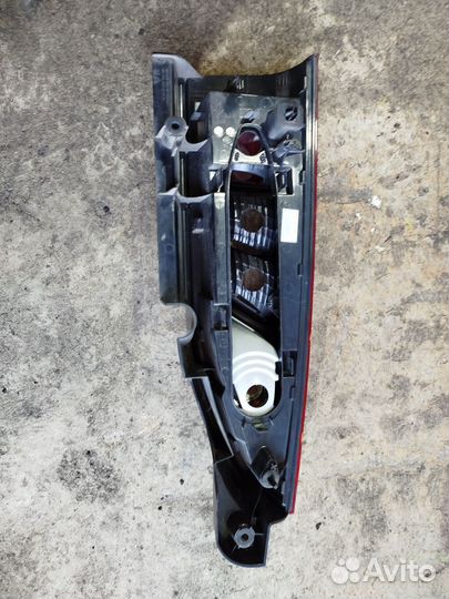 Фонарь правый Пежо Партнер