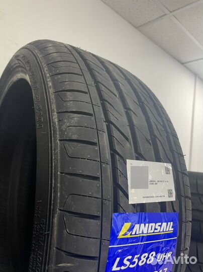 Landsail LS588 UHP 225/45 R17 94W