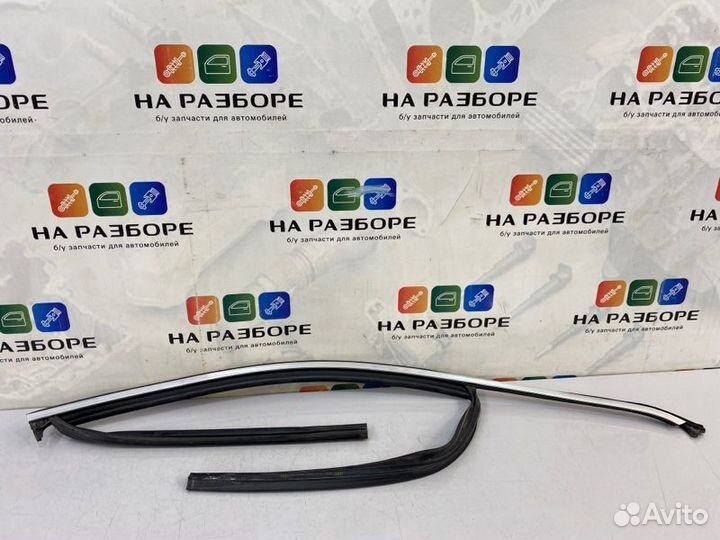 Уплотнительная резинка стекла двери передняя