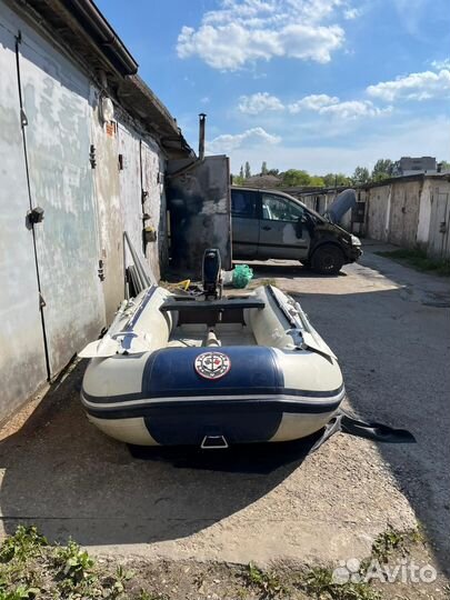 Лодка с мотором