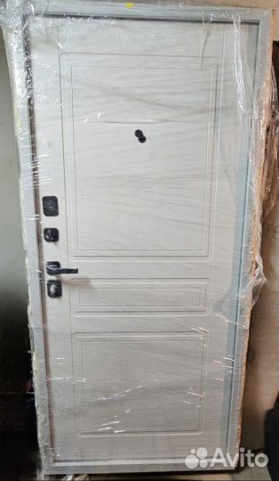 Дверь входная металлическая от застройщика
