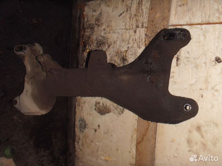 Балка поперечная 544010M010 Nissan Pulsar (N15)