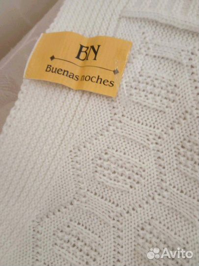 Отличный подарок. Новый ажурный, нежный плед