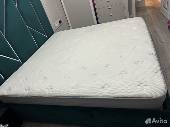 Матрас жесткий 200x200 б/у