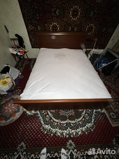 Кровать