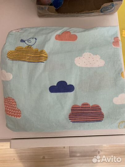 Бортики бонбон в овальную кроватку с простыней на