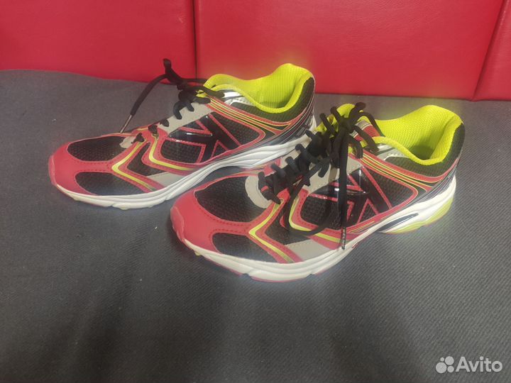 Кроссовки kelme