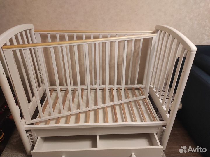 Детская кровать с универсальным маятником