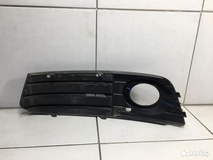 Окантовка противотуманной фары правая Audi А4 В8 8