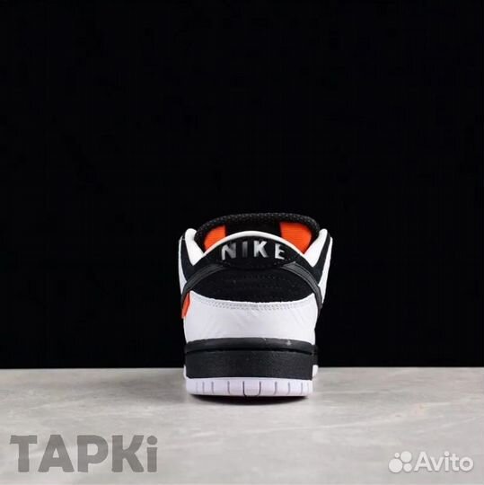 Кроссовки Nike SB Dunk Low x Tightbooth