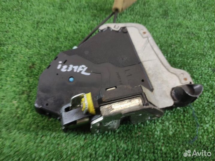 Замок двери передней левой Toyota Corolla E120 20