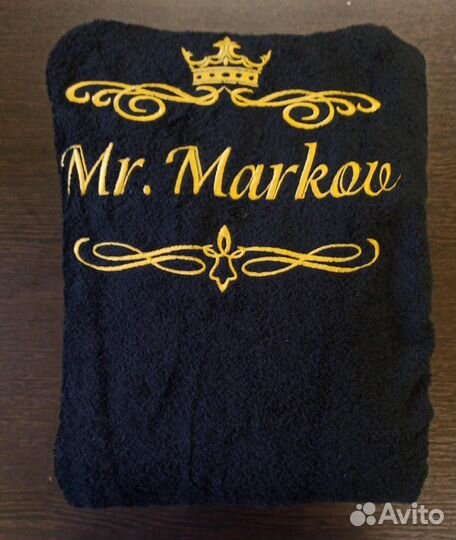 Махровый халат с вышивкой 