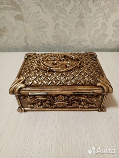 Шкатулка резная деревянная