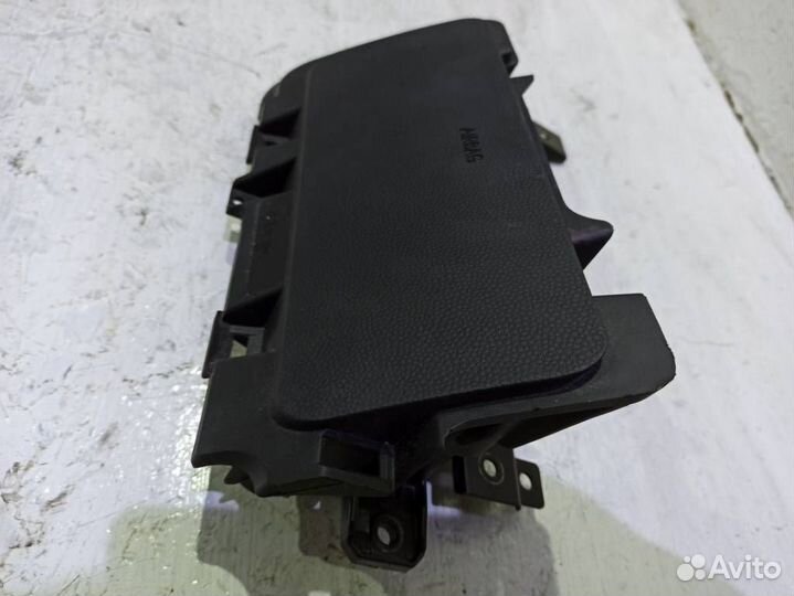 Подушка безопасности колен водителя