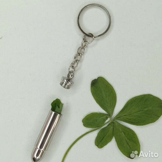 Брелок мужской с пятилистным клевером
