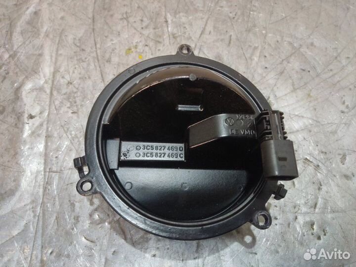 Ручка крышки багажника задняя Volkswagen Passat B6