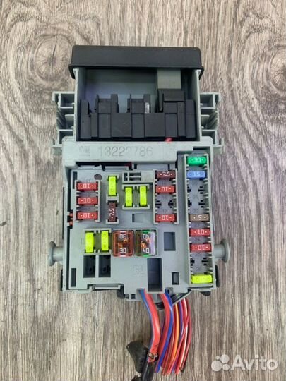 Блок предохранителей Opel Astra J хетчбэк 5-ти дв