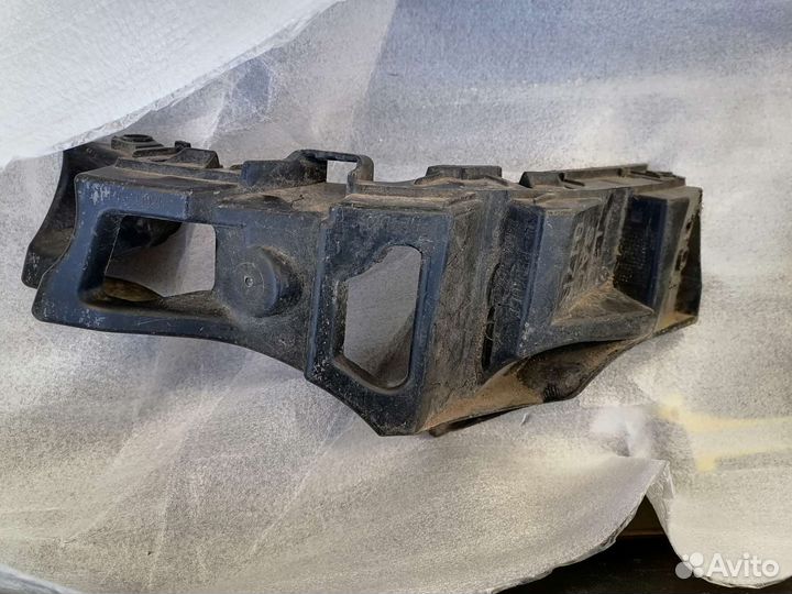 Кронштейн крепление бампера Renault fluence Прав