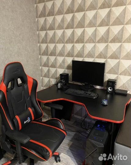 Компьютерный игровой стол Game / Геймерский стол