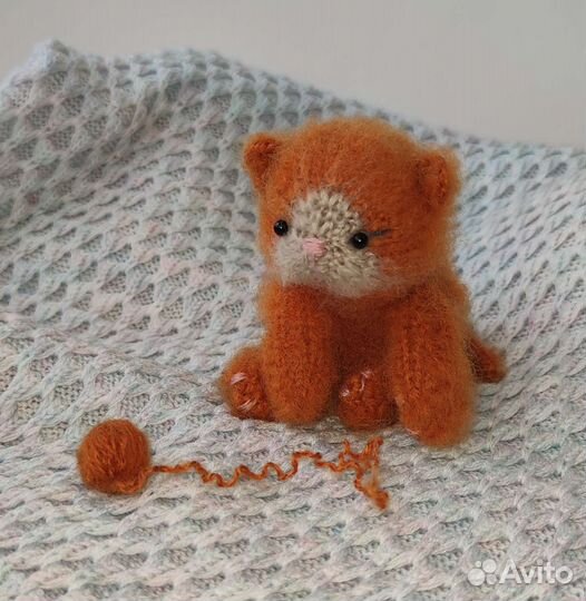 Рыжий котенок (вязаная игрушка)