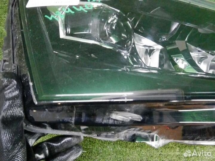 Фара правая Skoda Rapid