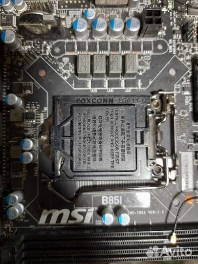 Материнская плата msi B851