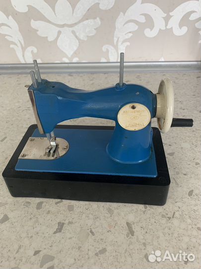 Детская швейная машинка СССР