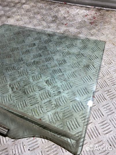 Стекло двери опускное заднее правое Mitsubishi L