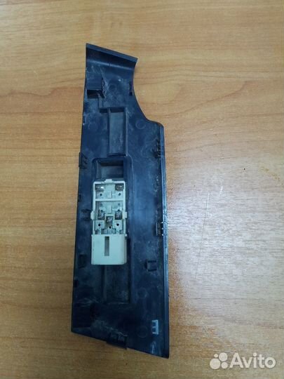 Кнопка стеклоподъёмника Chevrolet Aveo T250