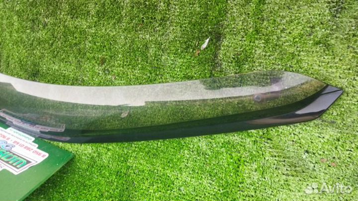 Ветровик передний левый Toyota Granvia KCH10 1KZ