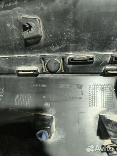 Молдинг двери передней правой Renault Captur