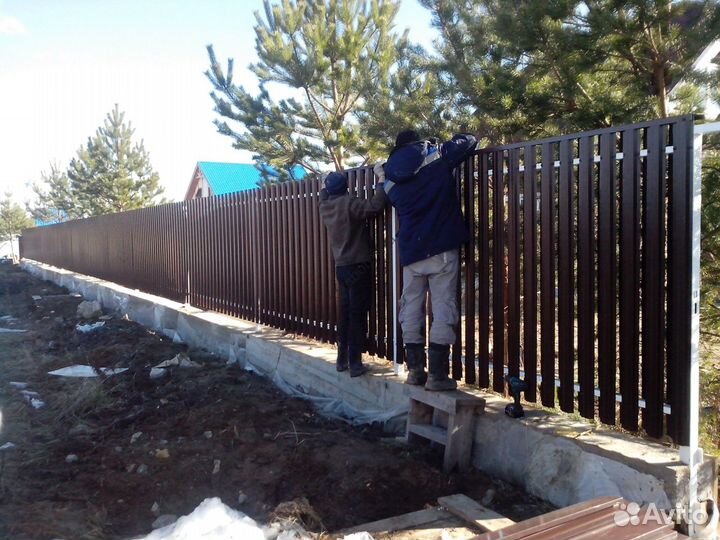 Забор штакетник металлический